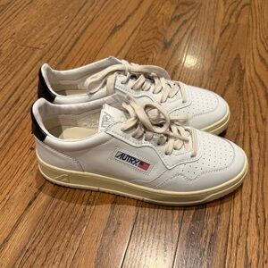 Autry Women’s Medalist Sneaker. Never worn.